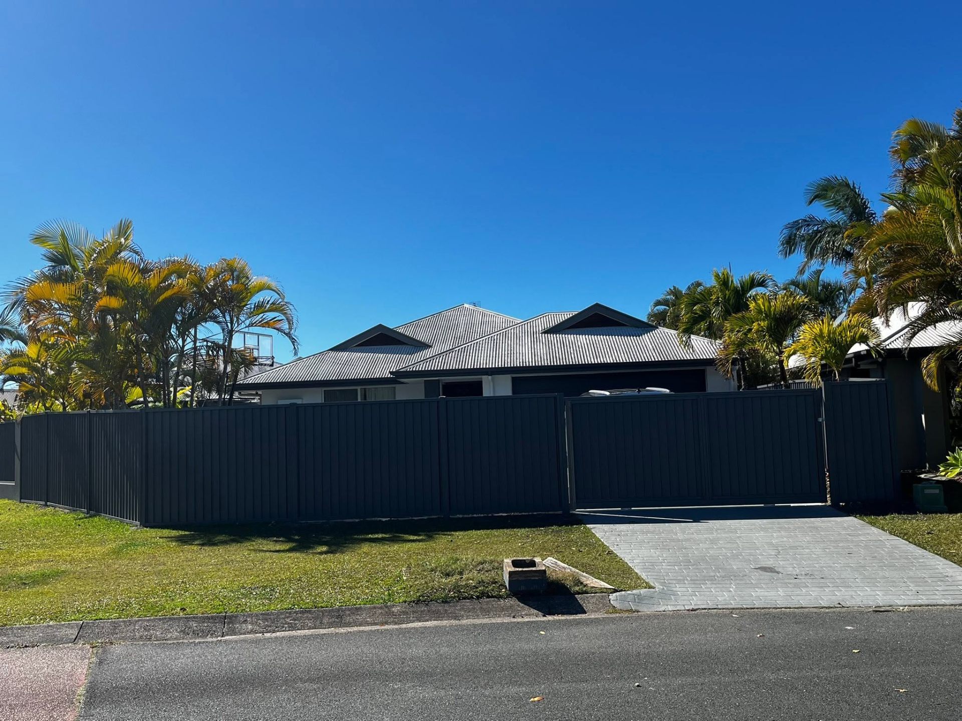 Corner Block Colourbond — Caloundra